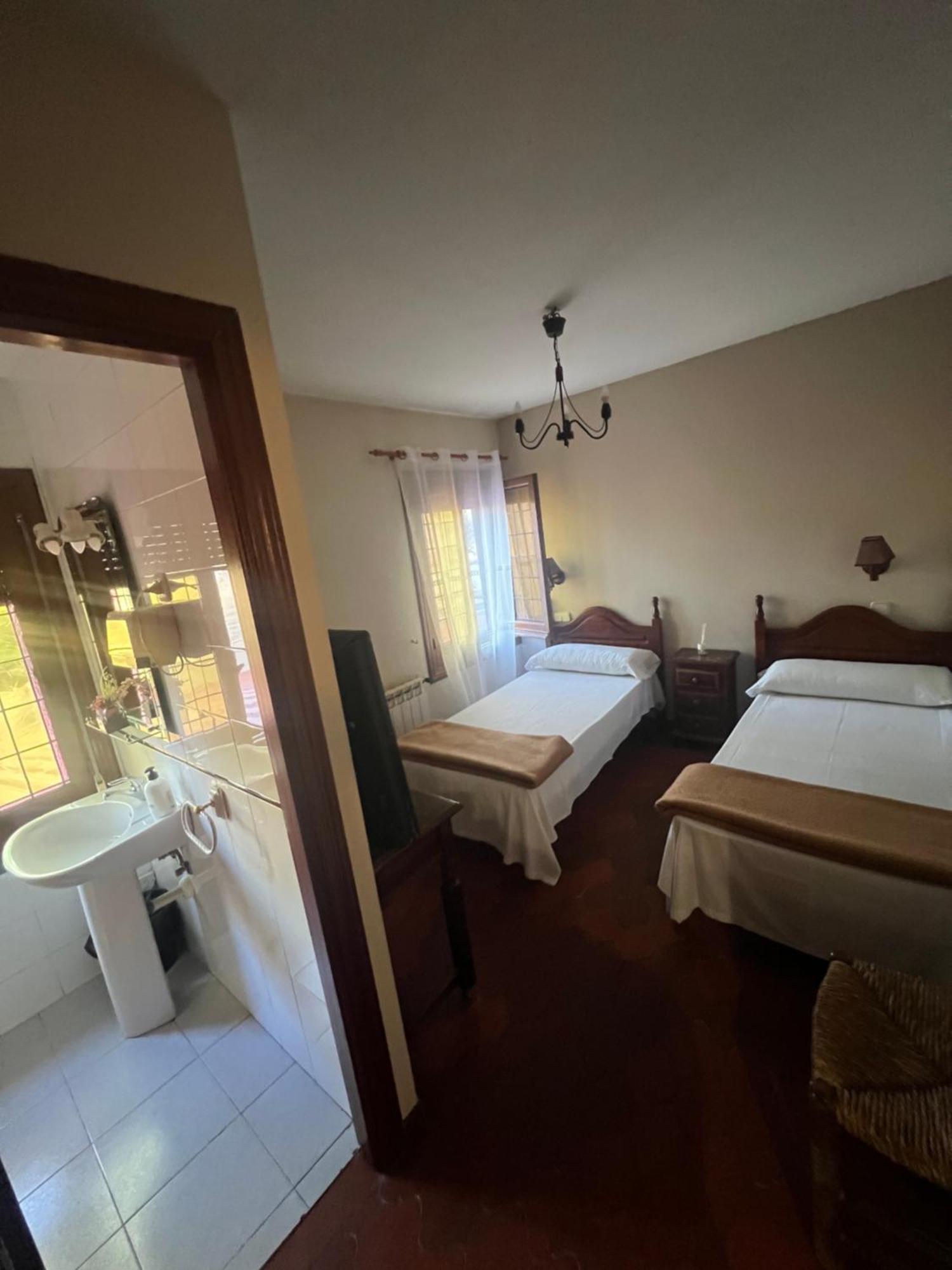 ホテル Hostal Sabor Fusion La Pradera de Navalhorno エクステリア 写真